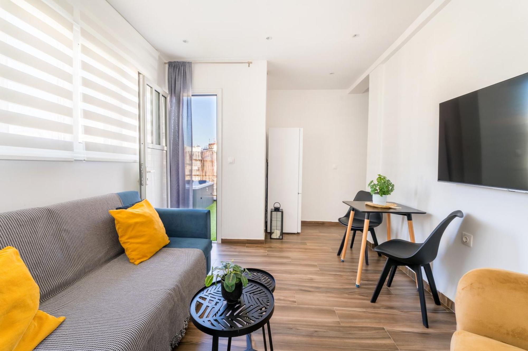 Blue Oasis - Jacuzzi Penthouse Apartment Athena Bagian luar foto