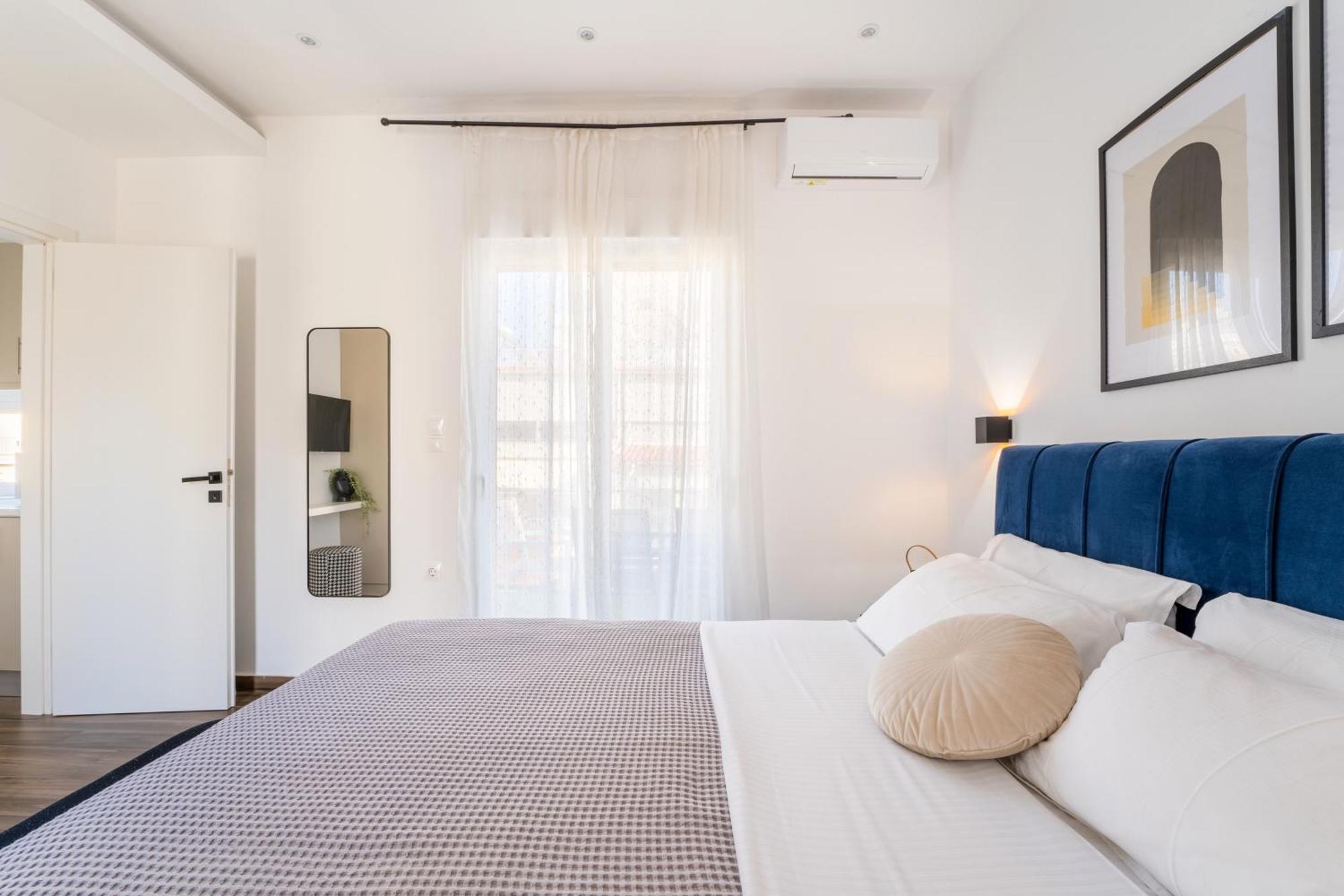 Blue Oasis - Jacuzzi Penthouse Apartment Athena Bagian luar foto